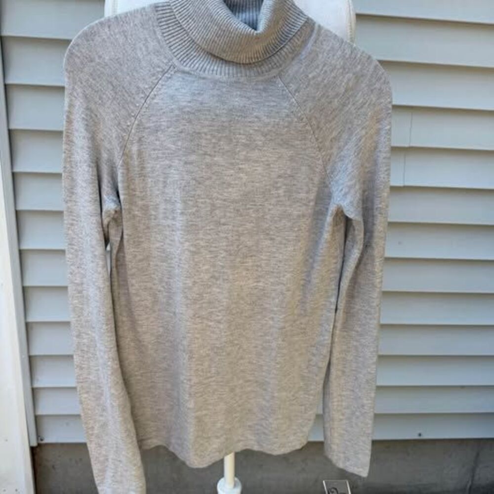 Olivia Sky Gray Turtleneck Sweater – Size M – NWT
